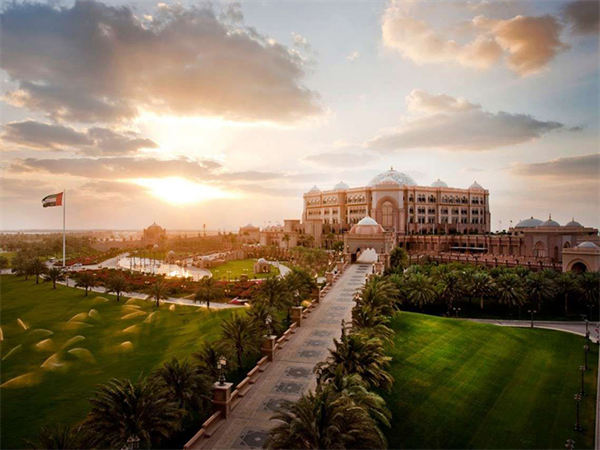 <艇进迪拜 花样莱比特VS新年烟火秀6日 武